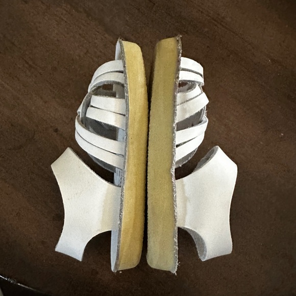 Sun-San Sea Wee white woven strap
Sandals Shoes Infant Girls VGC SIZE 2 - Picture 2 of 3